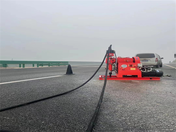 翠峦马路路基路面开裂下沉注浆加固灌浆